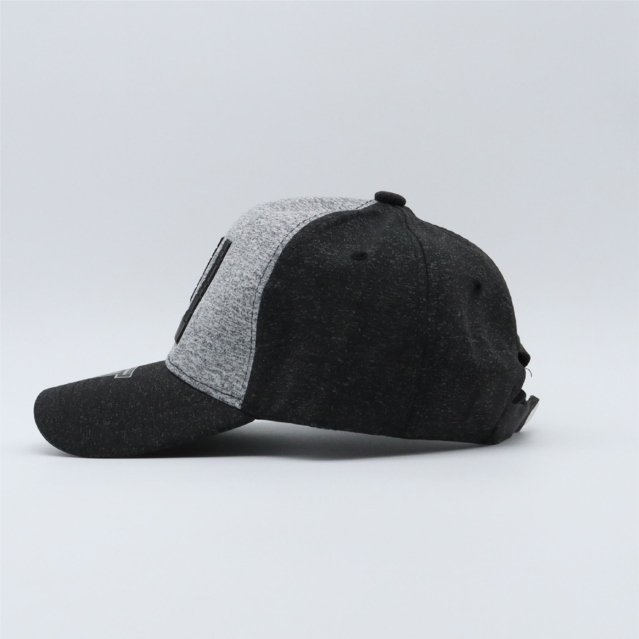 Gorra gris ajustable (Logo negro) 03