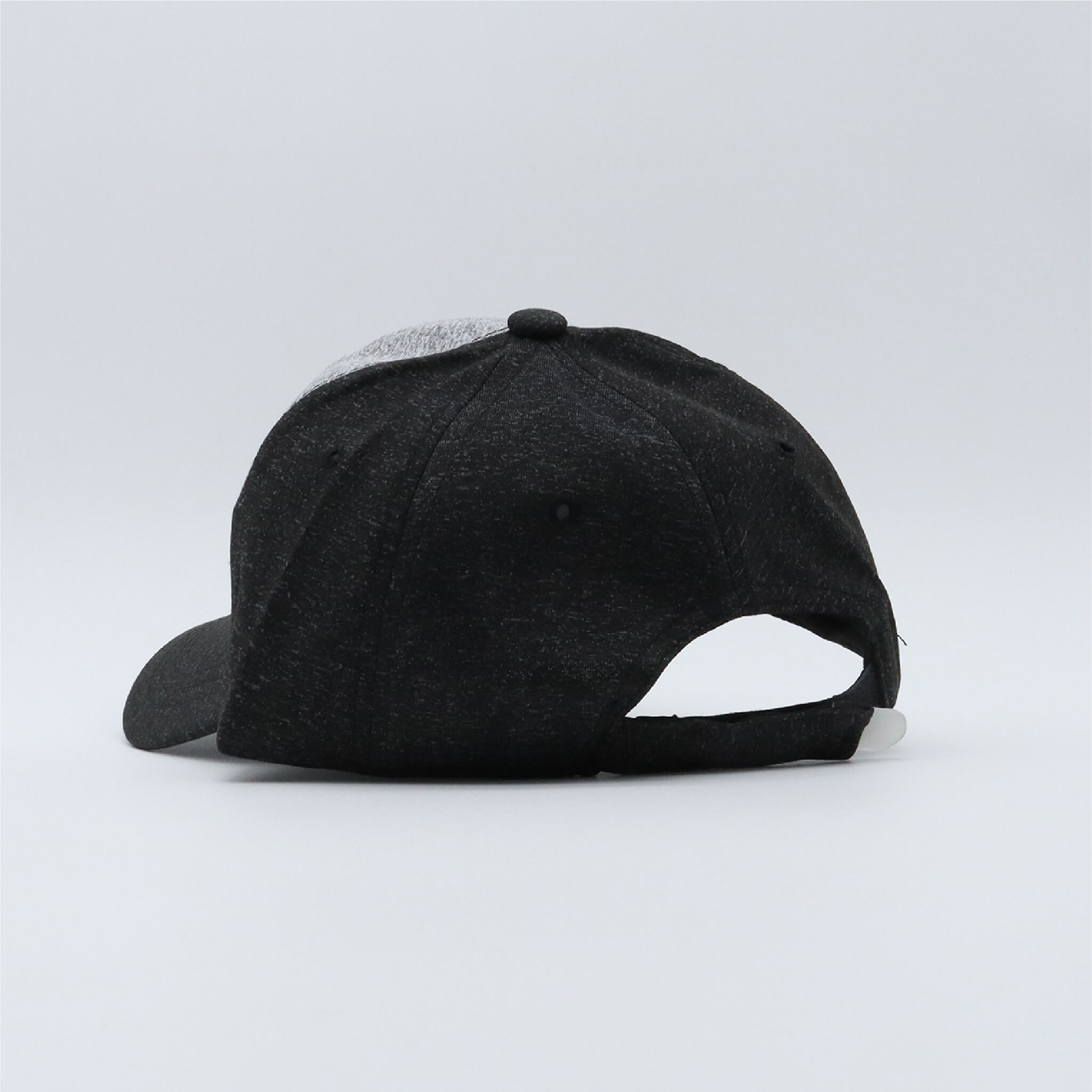 Gorra gris ajustable (Logo negro) 04