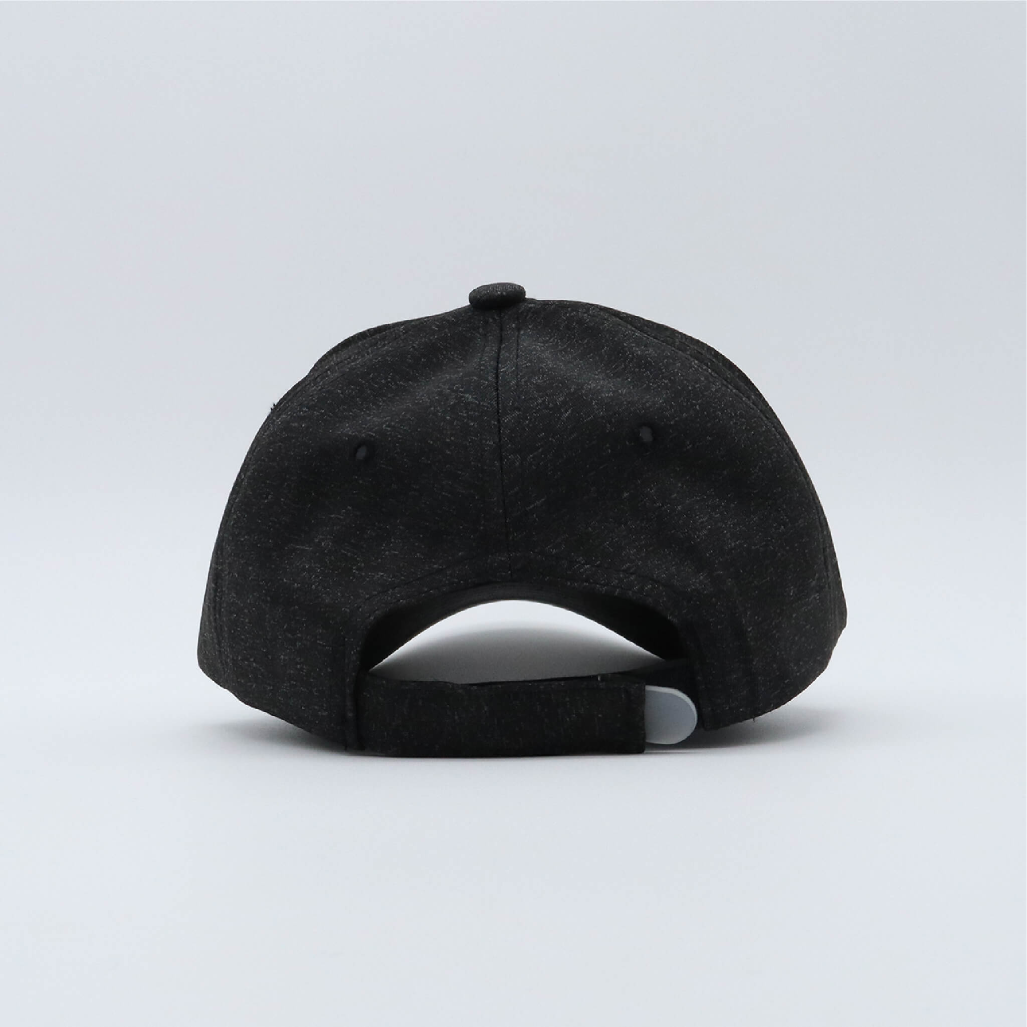 Gorra gris ajustable (Logo negro) 05