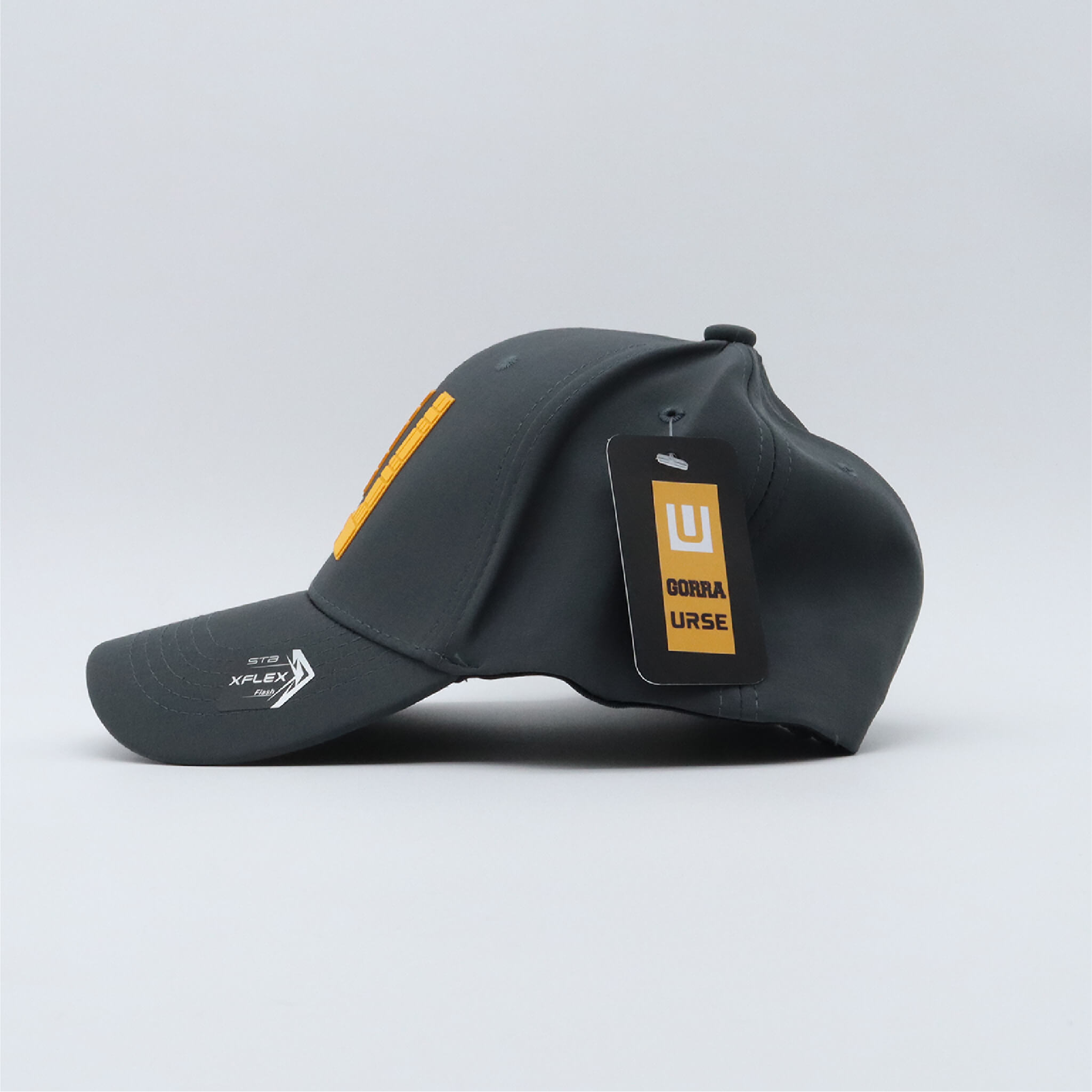 Gorra gris cerrada (Logo amarillo) 03